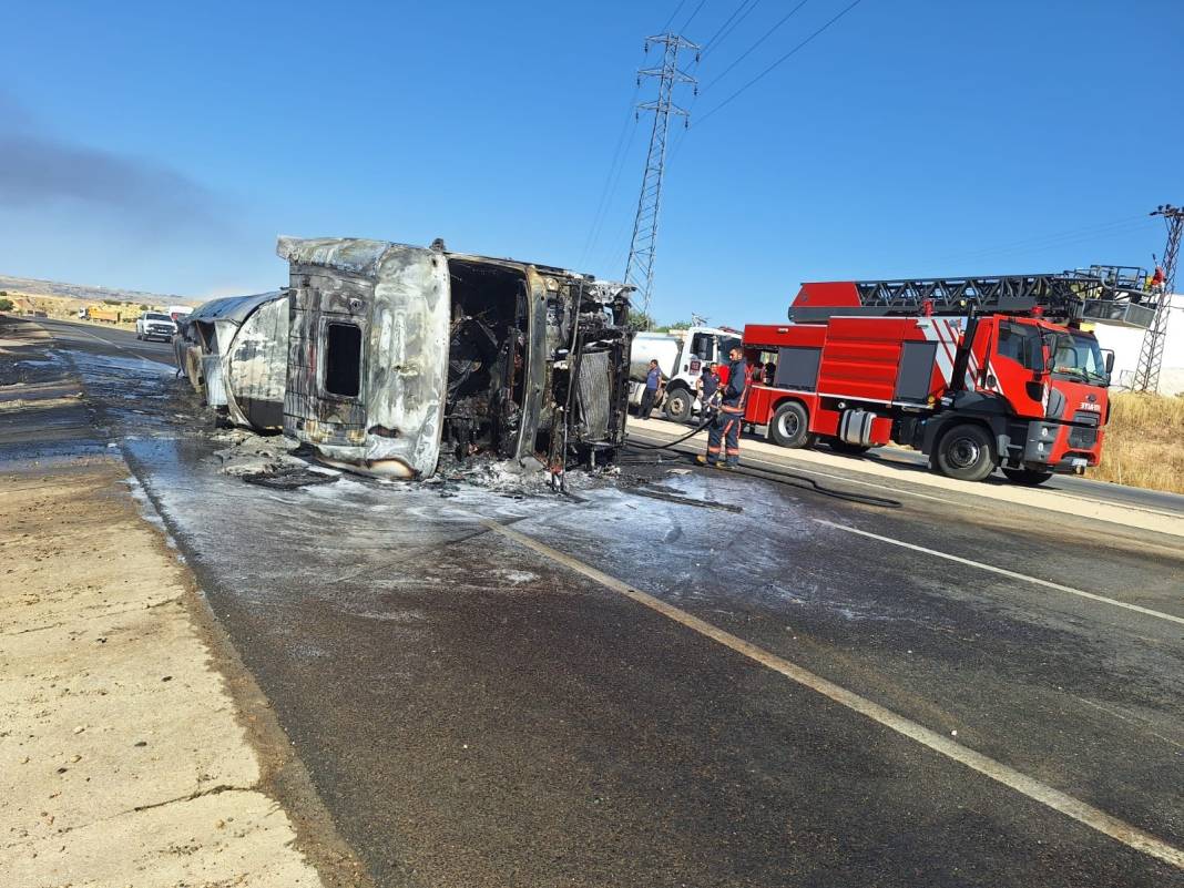 Adıyaman'da, devrilen tanker alev alev yandı 3